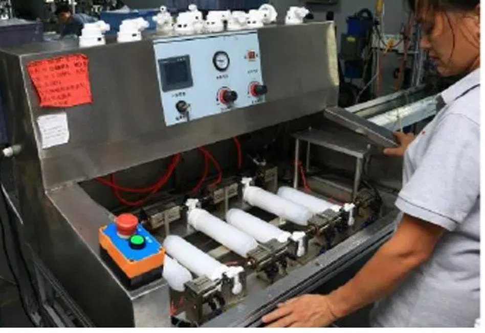 Water filter cartridges under pressure and leak testing at the XZH factory in Ningbo